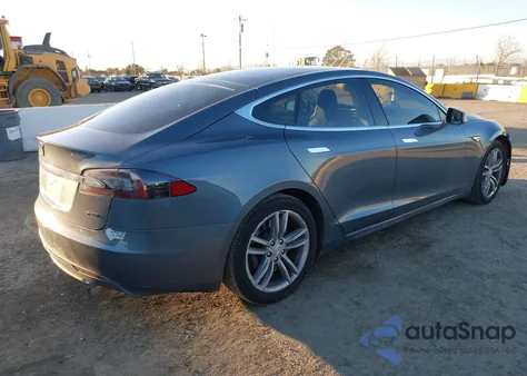 2013 Tesla Model S Performance из США, поврежденный, VIN 5YJSA1CP4DFP23684